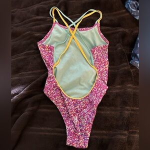Nike women’s spider back swimsuit size 28